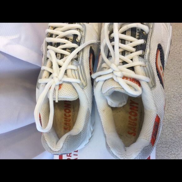 Saucony tennis shoes 10.5 - Picture 3 of 6